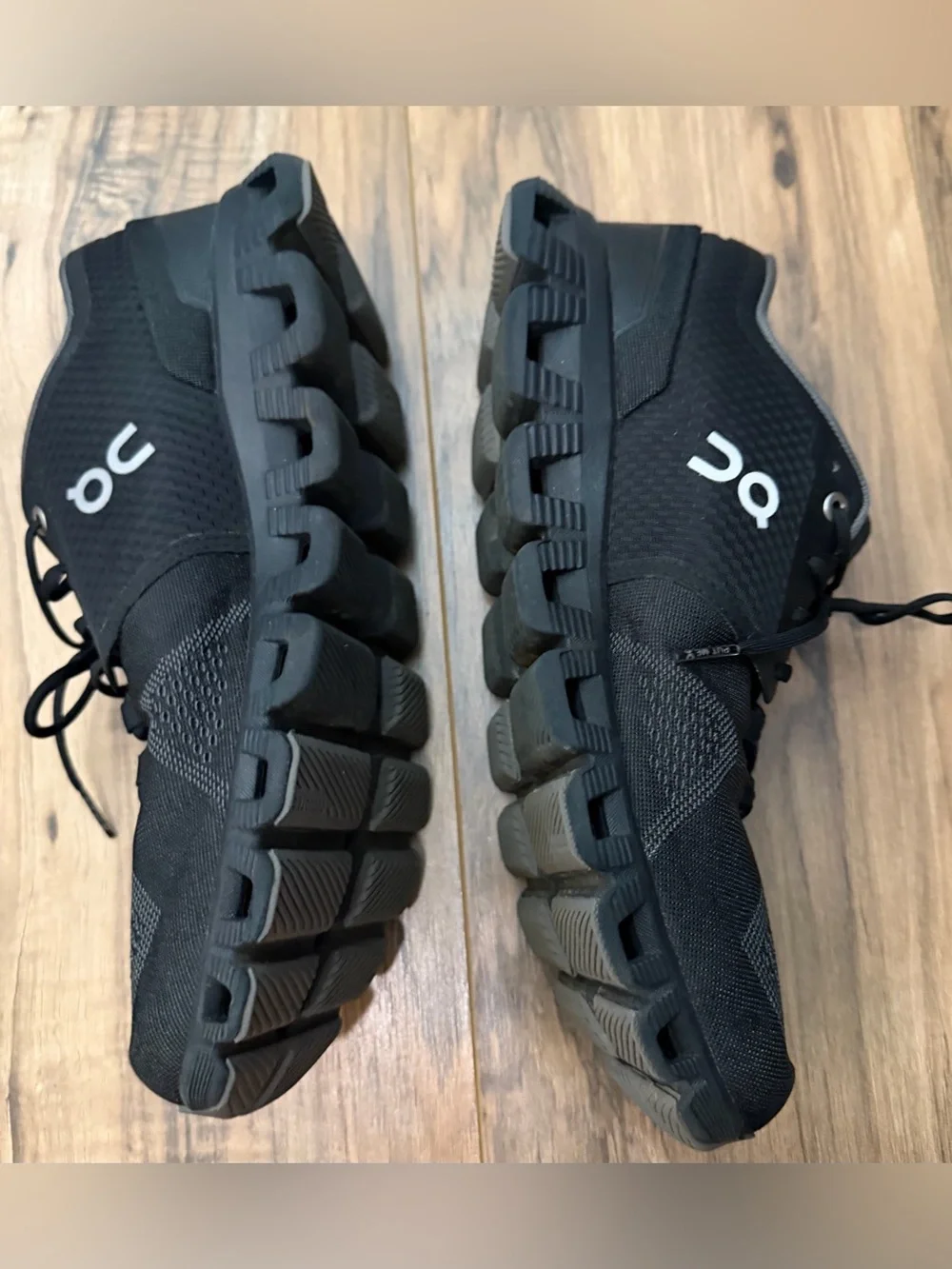 OC On Cloud running men’s black sneakers 9.5
